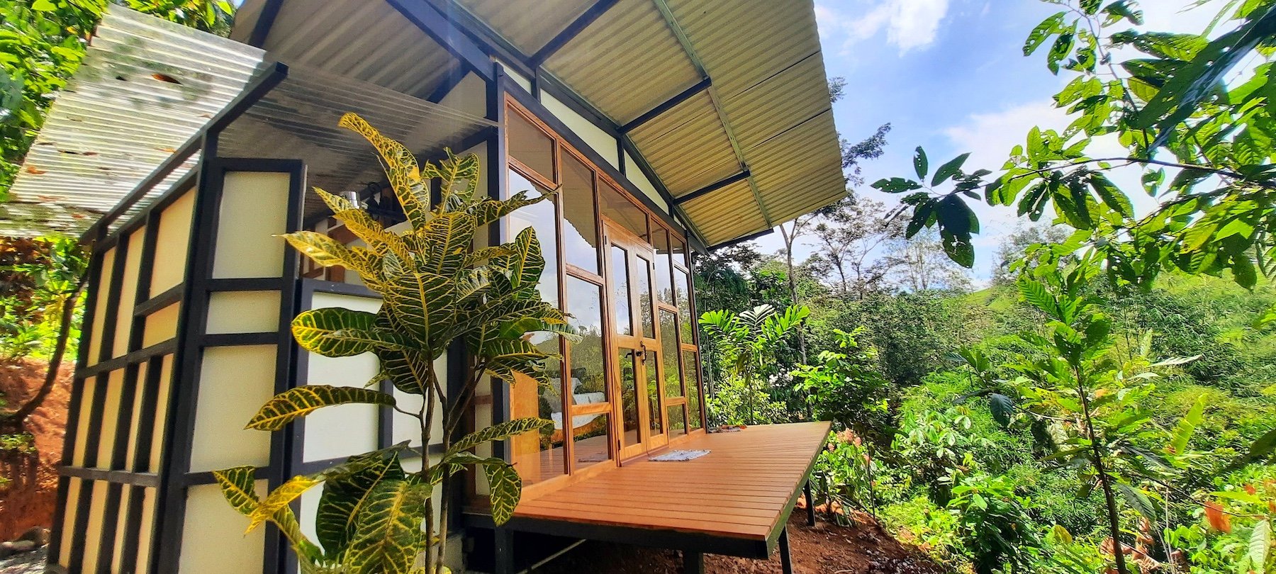CASCADA ELYSIANA – ECO-RETREAT WITH HUGE WATERFALL