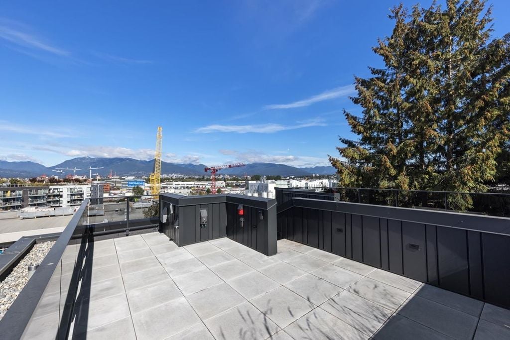 414 E 5th Ave