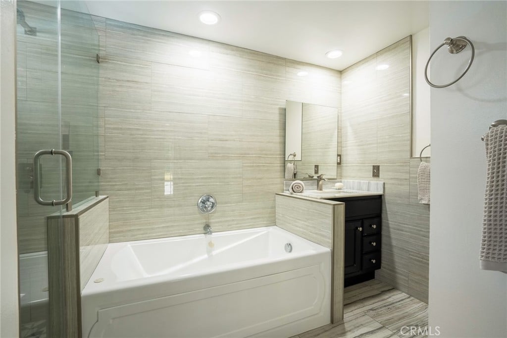 2423 S Buenos Aires Dr