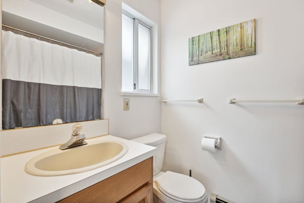 21 E King Edward Ave