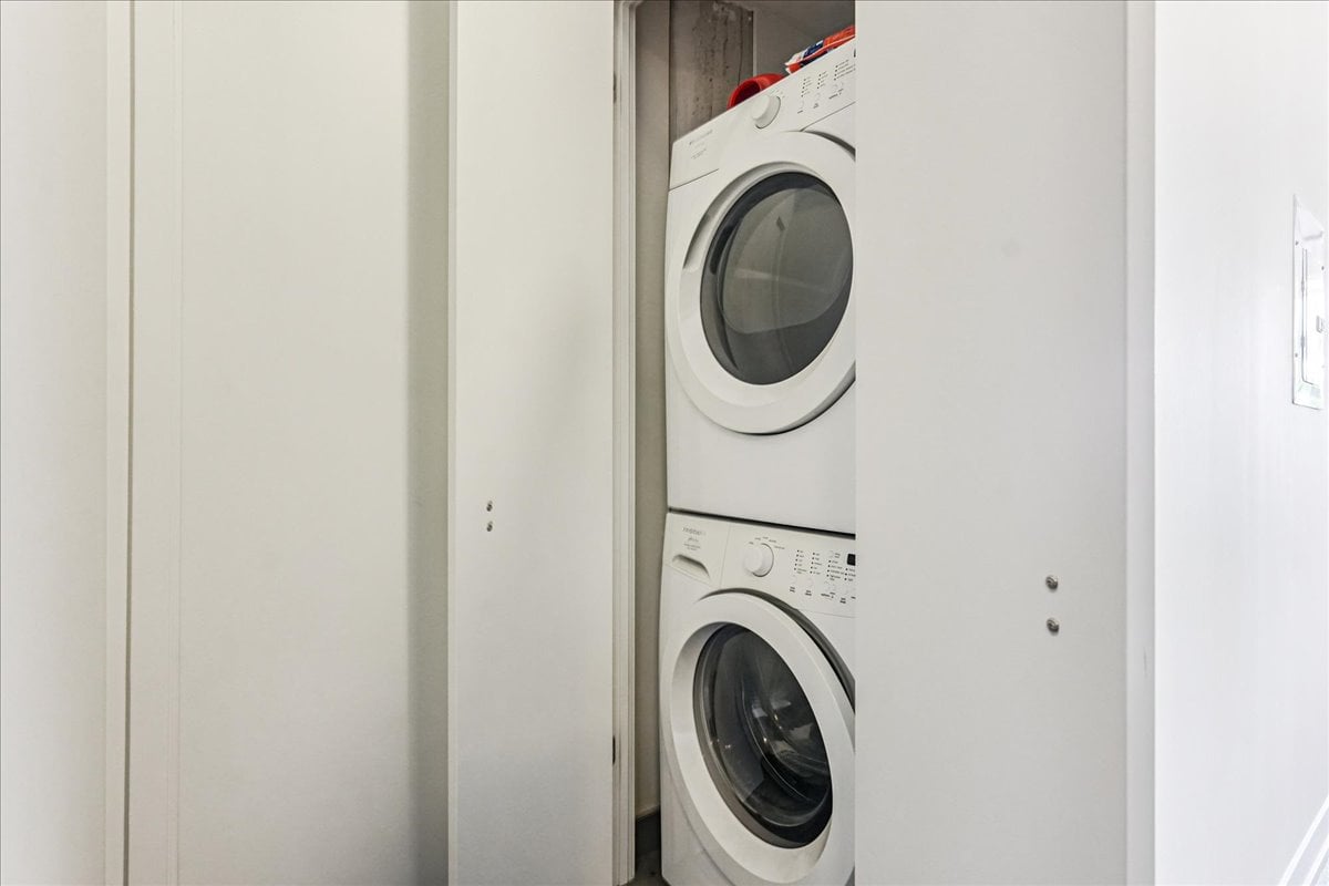 560 King St West Suite 1006