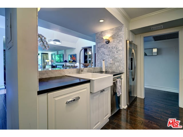 851 N Kings Rd #303