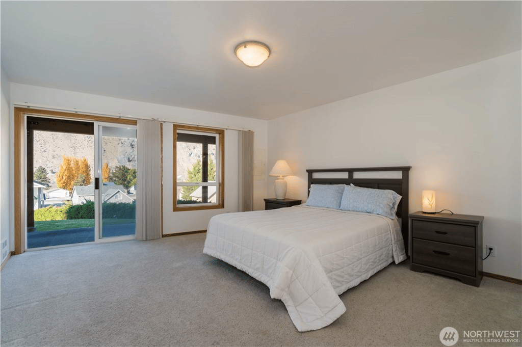 270 W Beach Dr