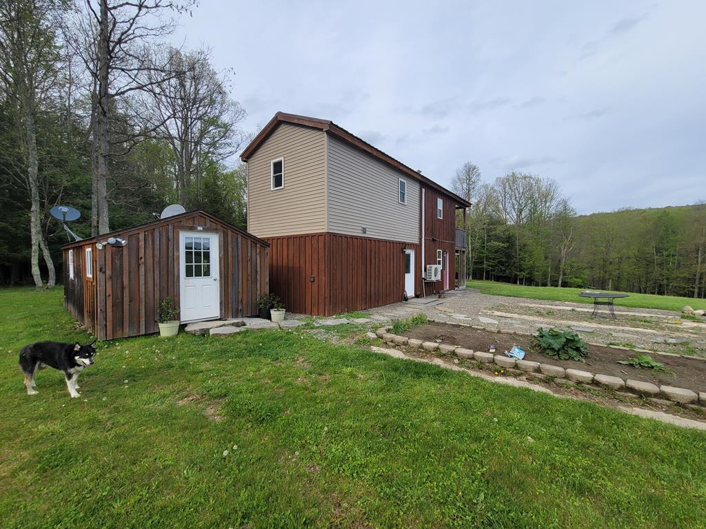566 Stoney Ln