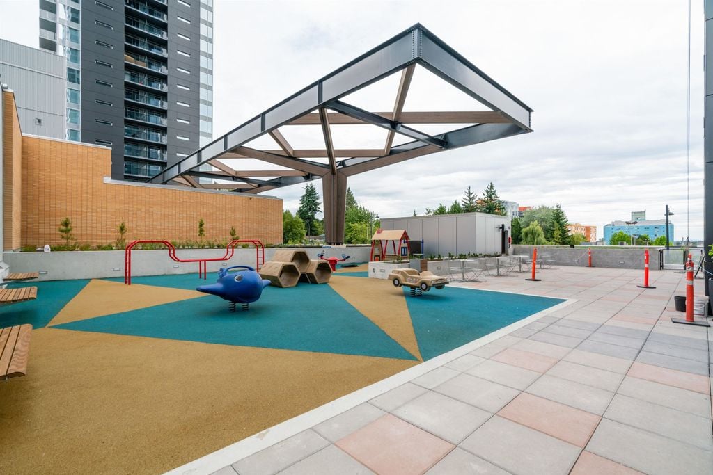 13615 Fraser Hwy, #402