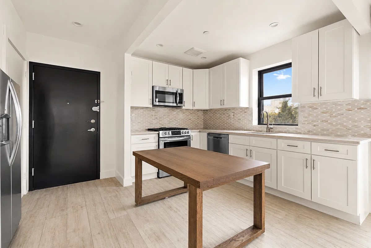 158 Newton Street | 8 Unit Mixed-Use Property