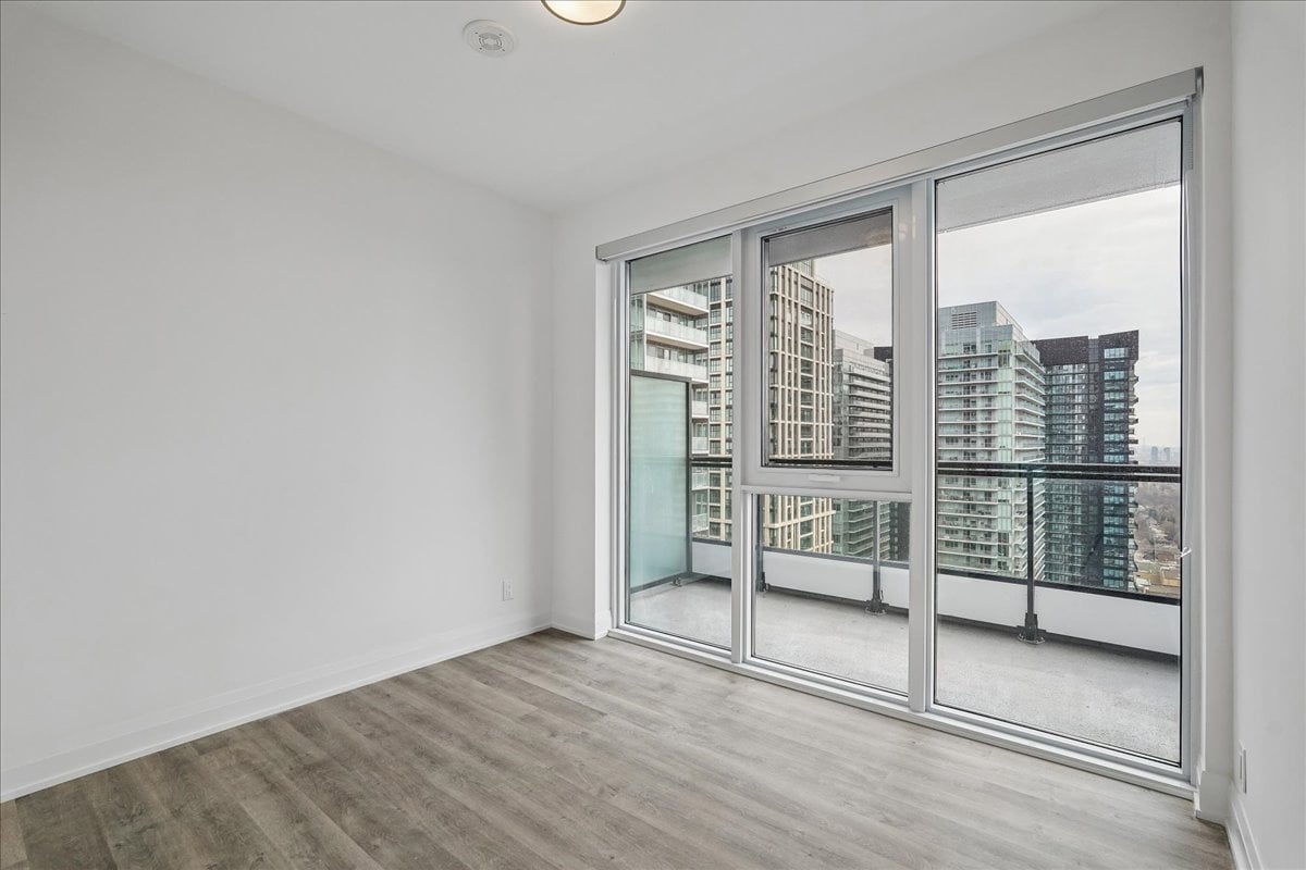 2-bedroom, 2-bathroom CORNER suite