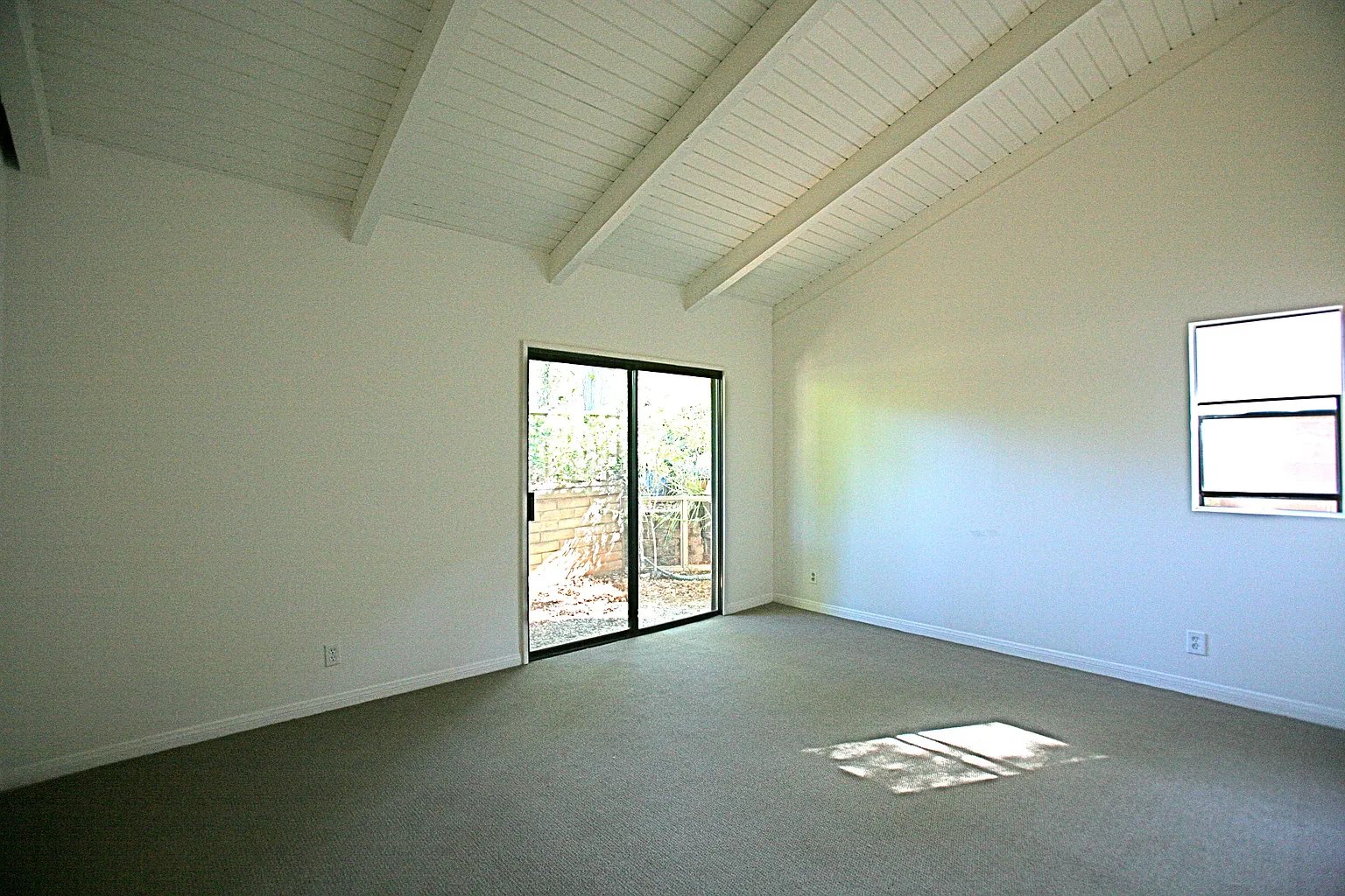 561 N La Cumbre Rd