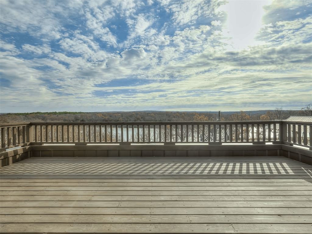 The Ultimate Lakefront Retreat on Water Street – Carlton Landing, Oklahoma - Wyatt Poindexter - The Agency