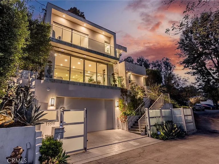 7350 Pacific View Dr