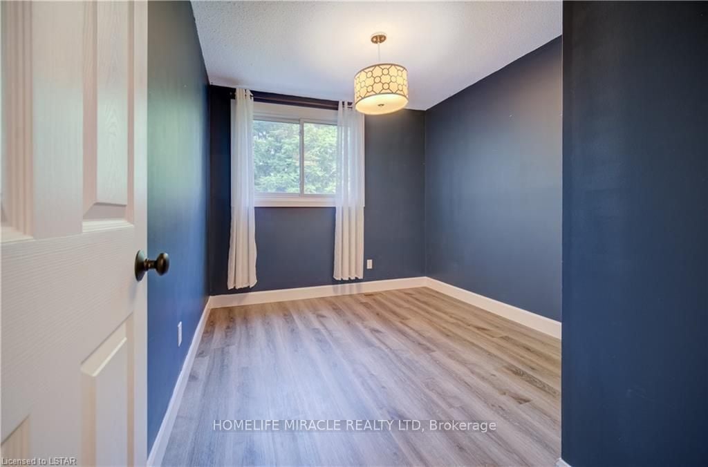 29 Ranchwood Cres