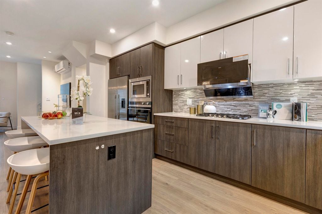 9680 Alexandra Rd, #86