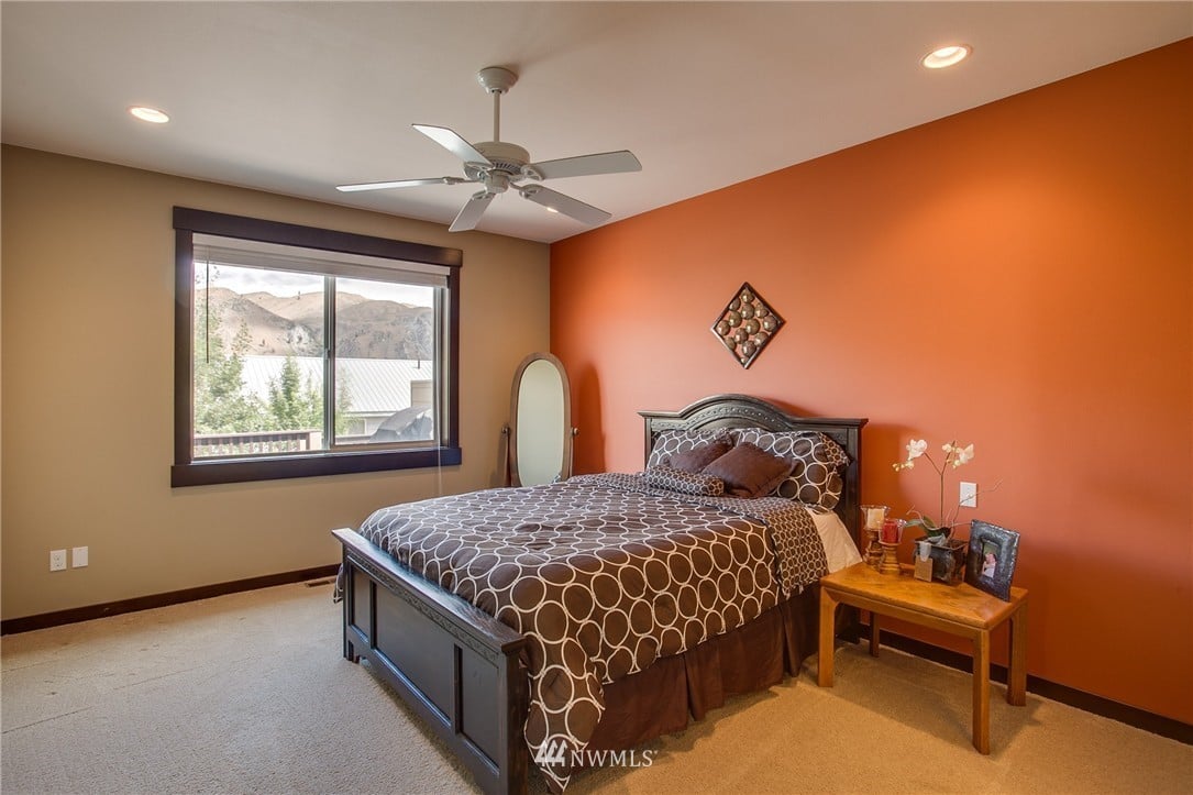 125 W Emerson Dr