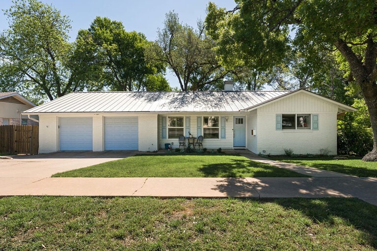 5905 Marilyn DR