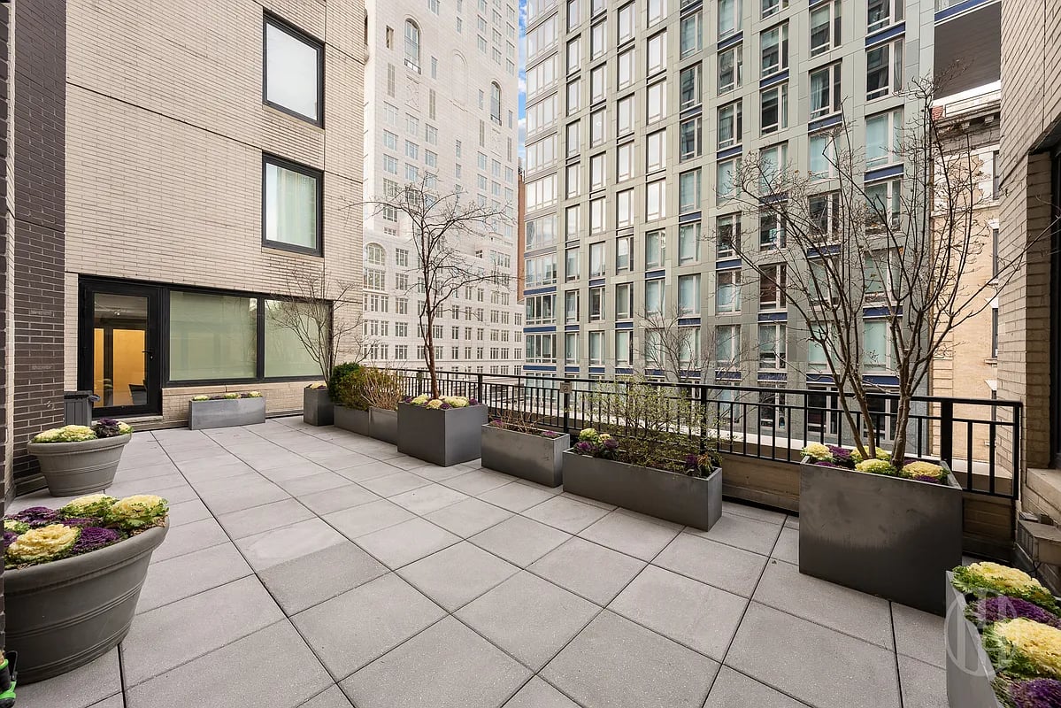 300 East 77th Street 10D