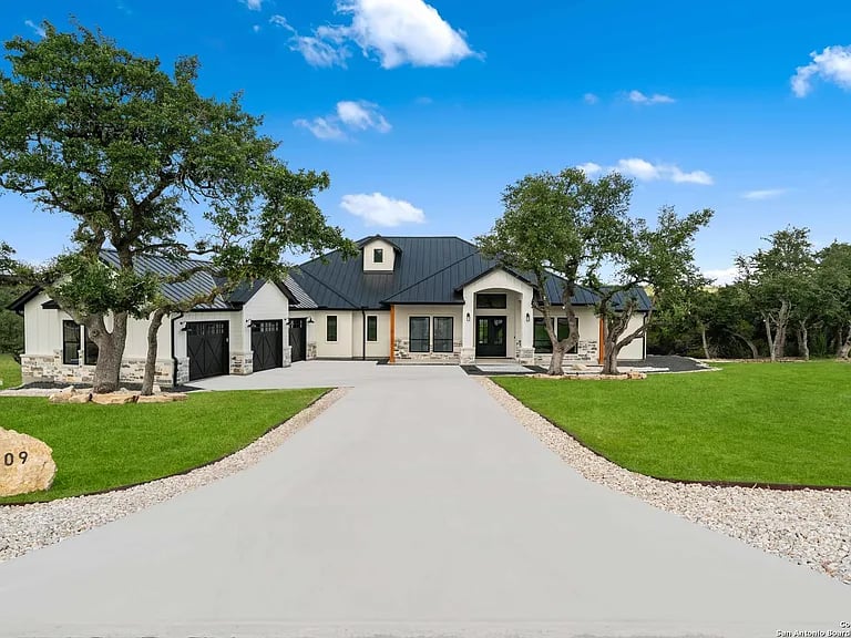 1209 Adyson Rdg
