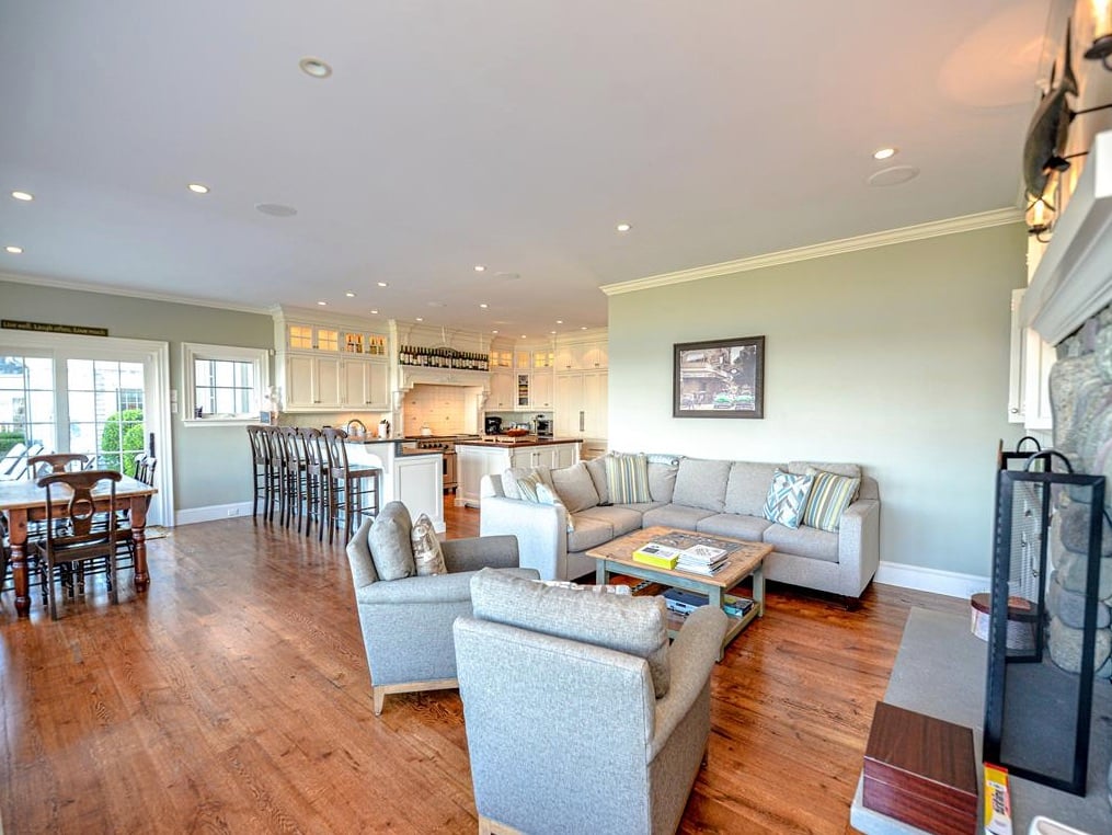 96 Beach Rd