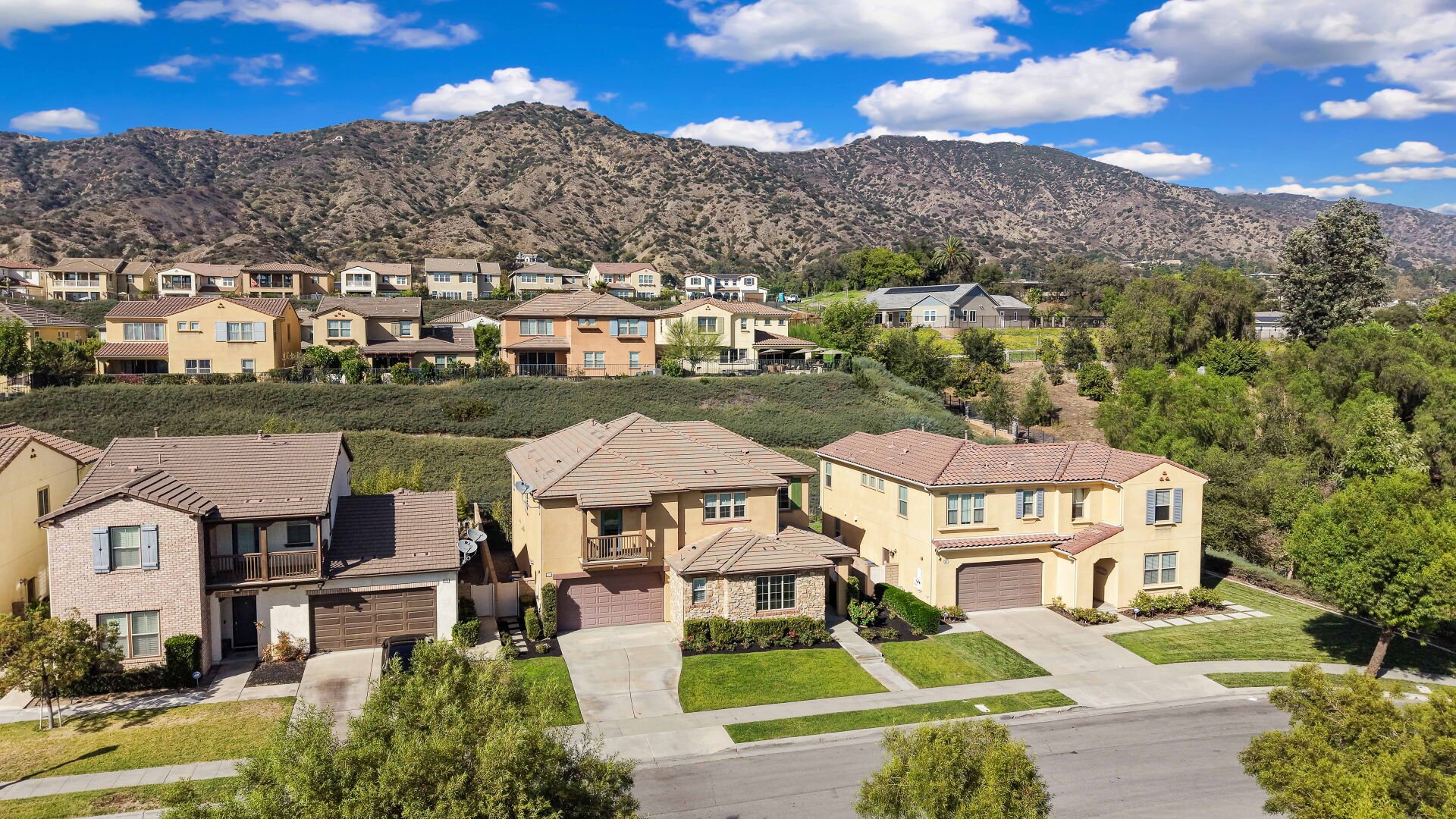 885 E Manresa