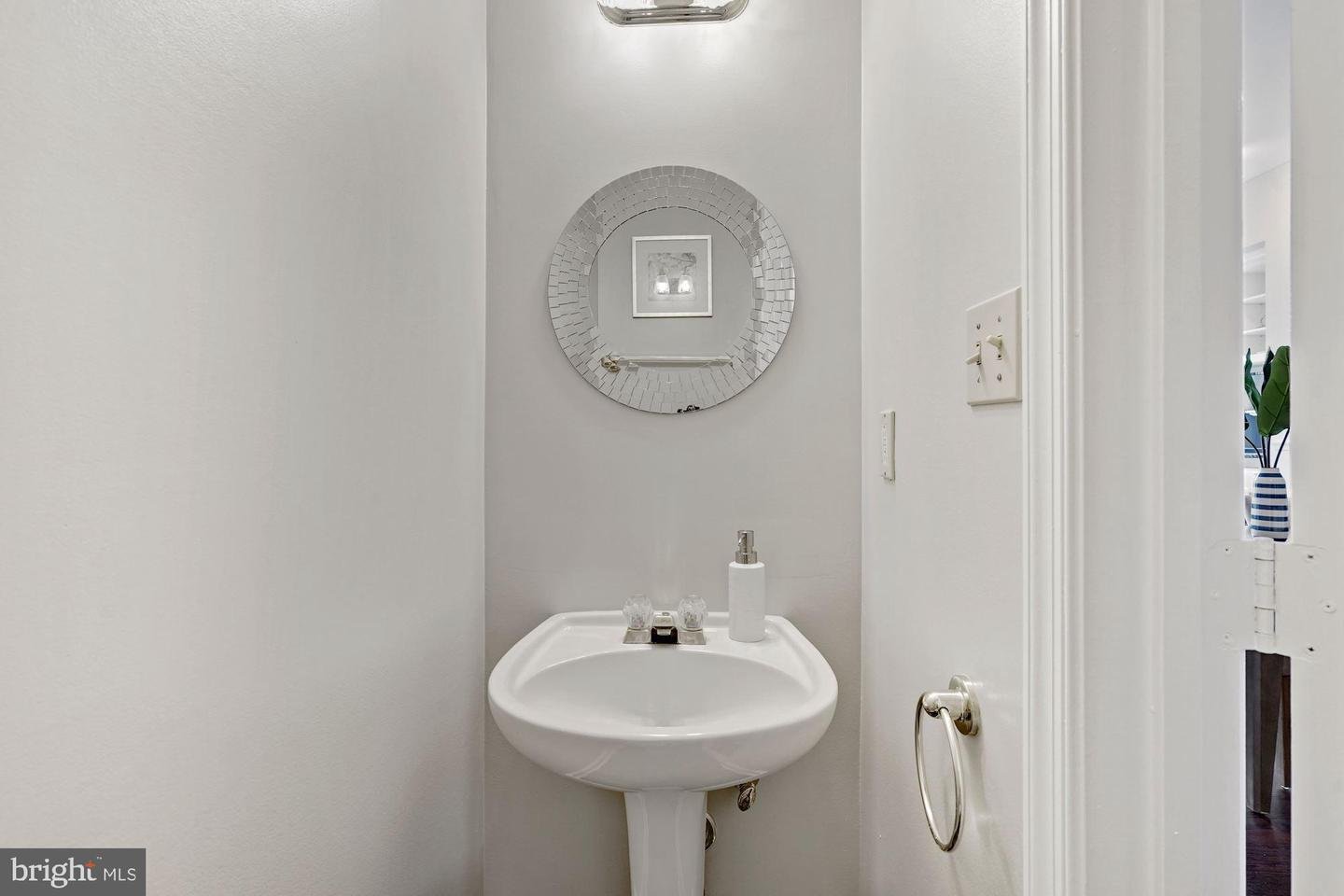 2407 20Th St NW Unit #1096, Washington, DC 20009