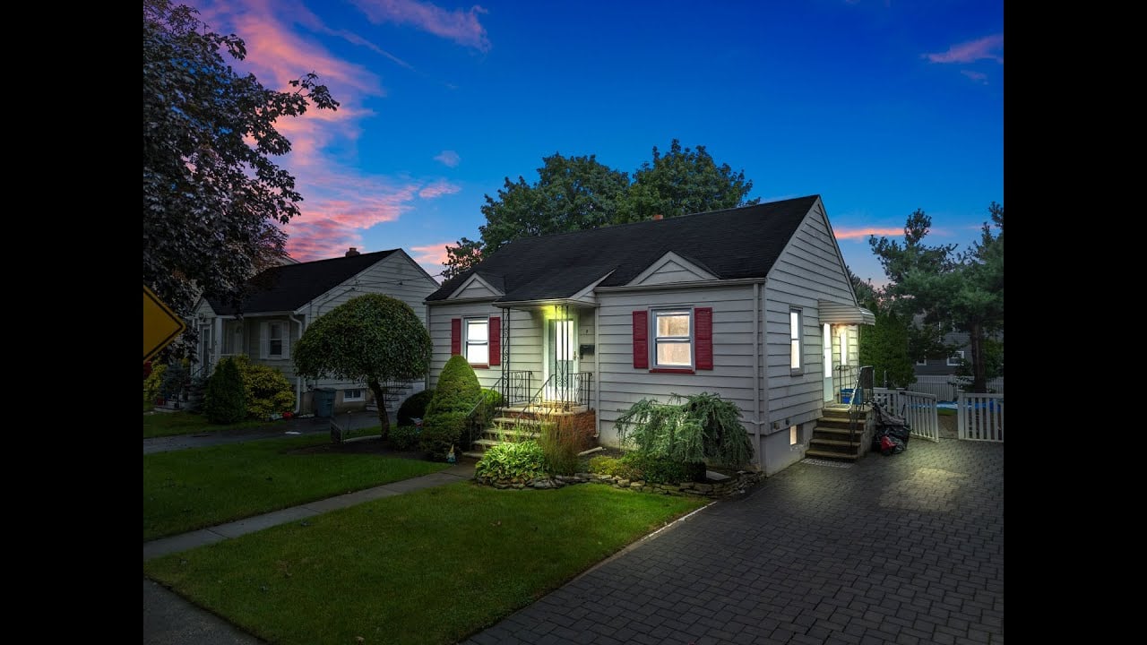 *** SOLD *** Charming Home in Clifton!