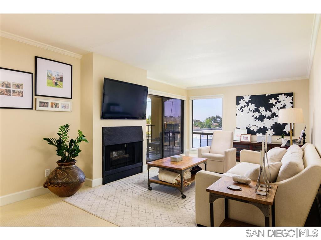 370 Rosecrans Street, Unit 305