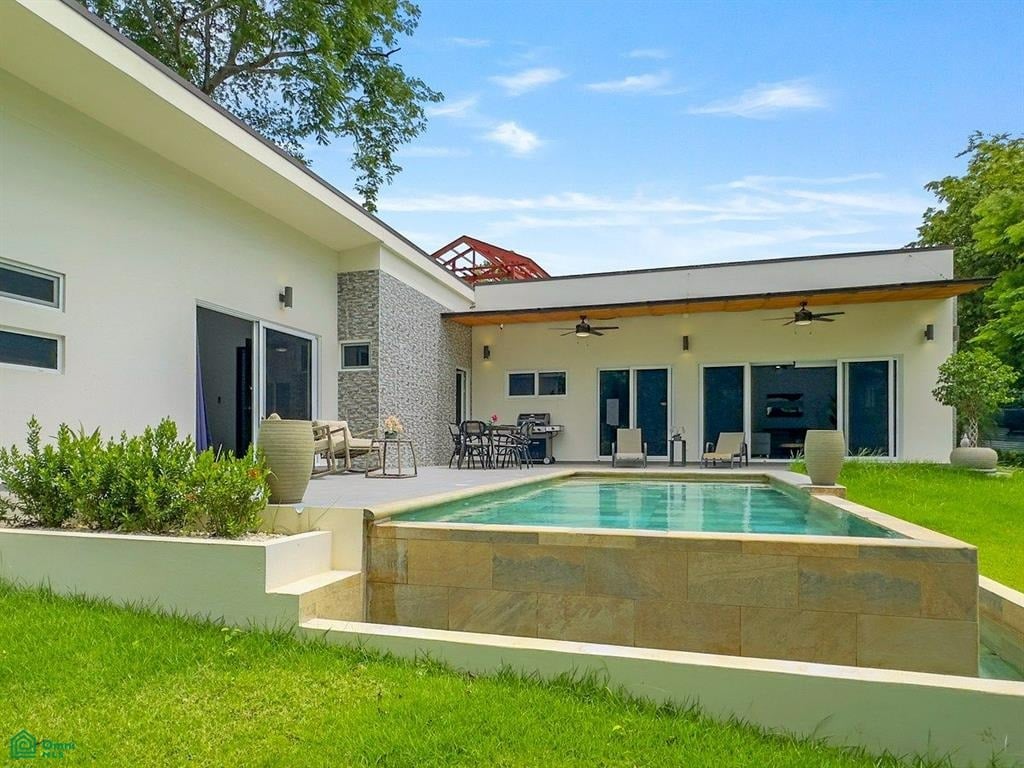Casa Jeany | Modern Single-Level Home with Pool Near Playa del Coco