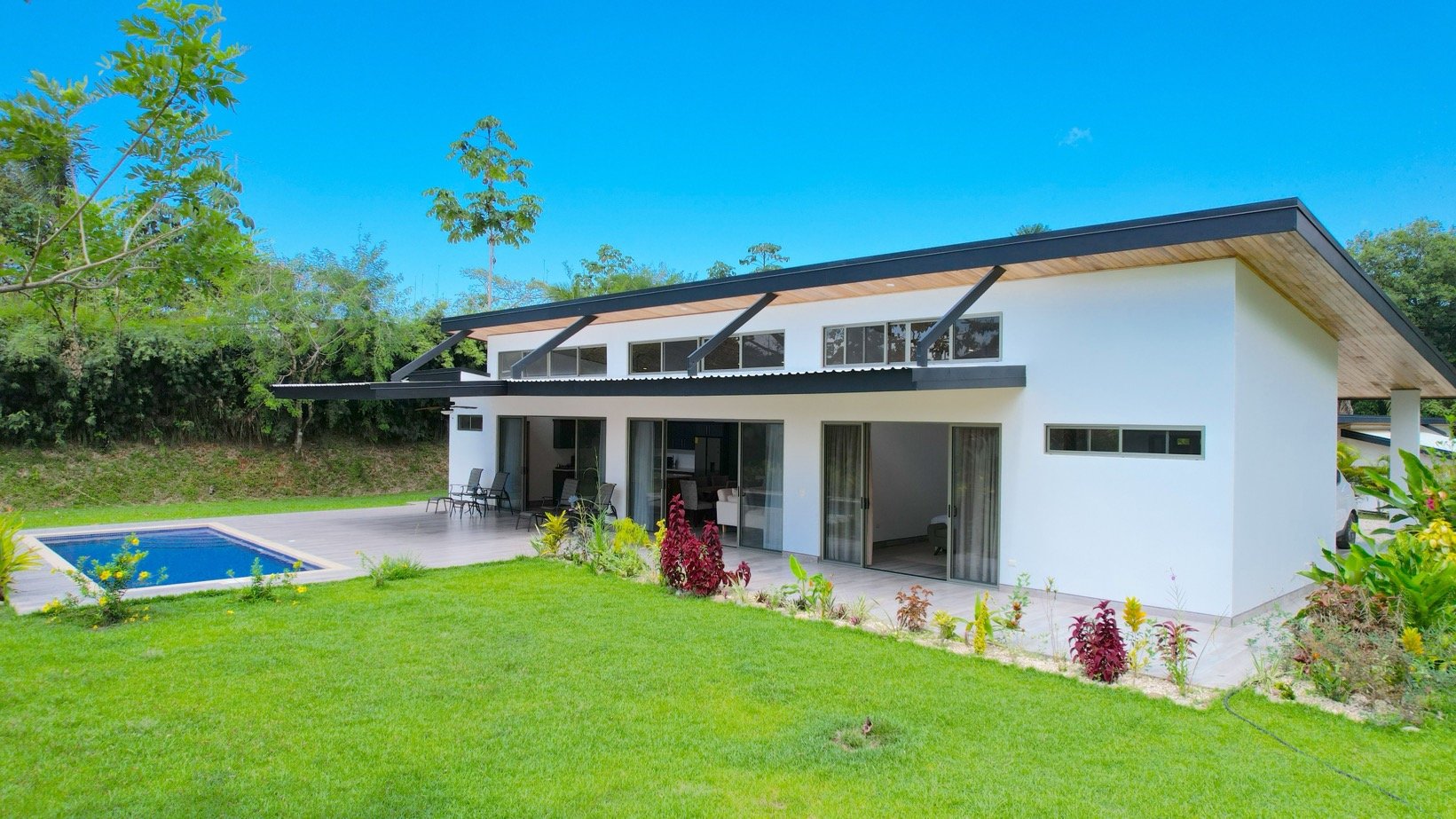 Modern 3-Bedroom Home with Pool in Gated Community, Ojochal, Costa Rica