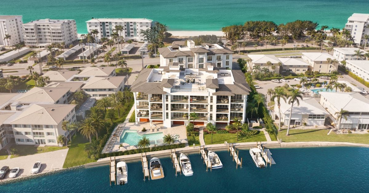 What Actually Matters When Buying a $5M–$10M Waterfront Condo in Naples
