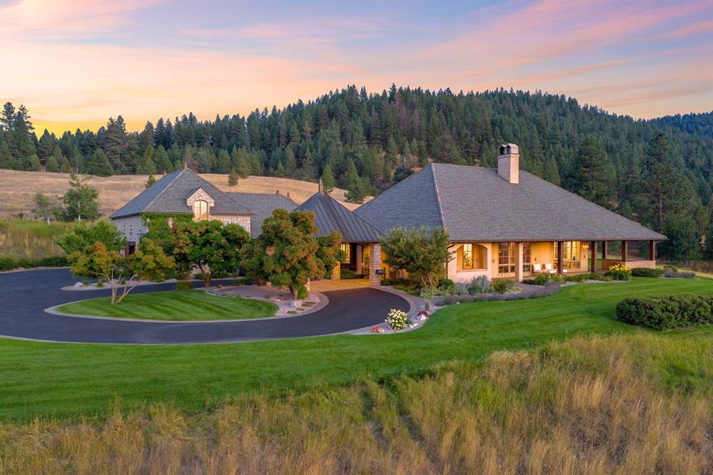  Inside a Luxury Tuscan-Inspired Montana Estate