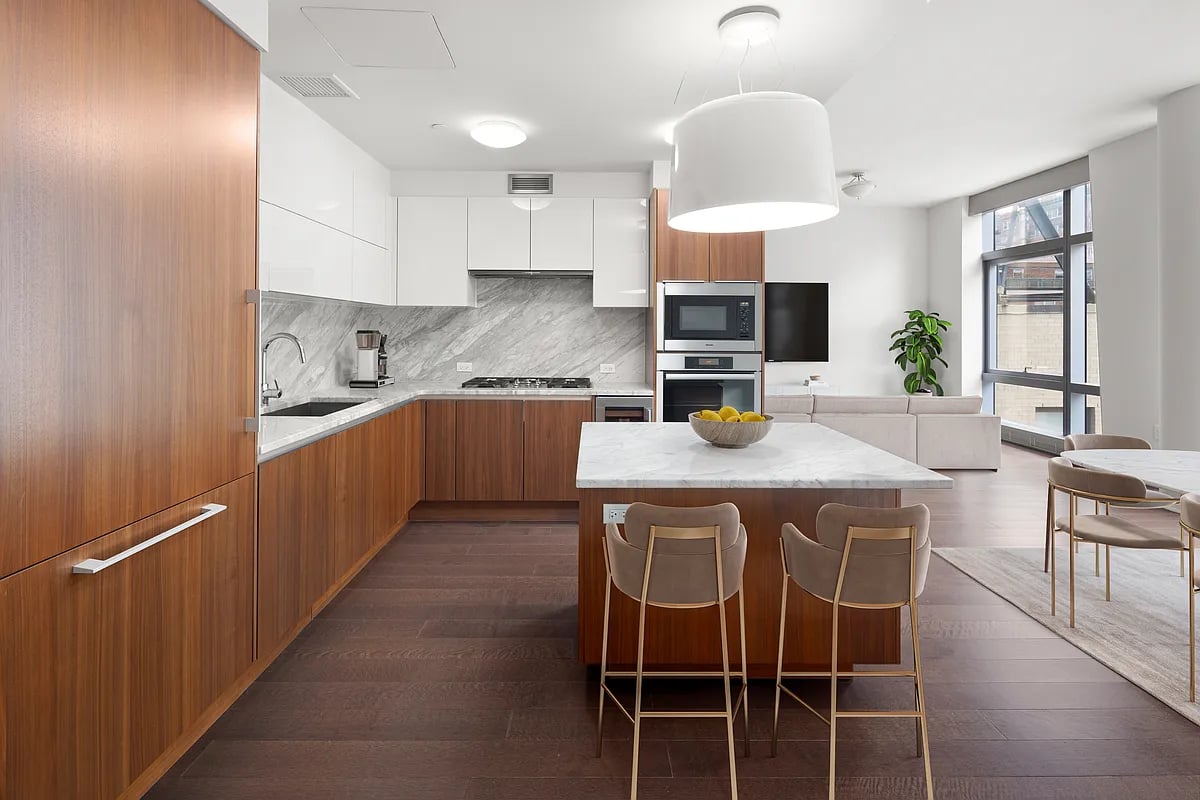 35 W 15th St, #8D