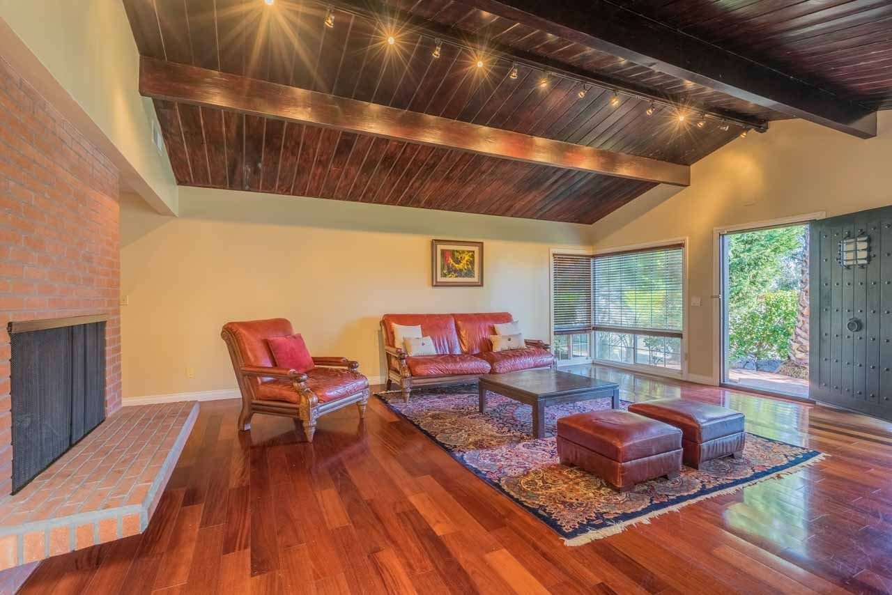 8862 La Jolla Scenic Dr N