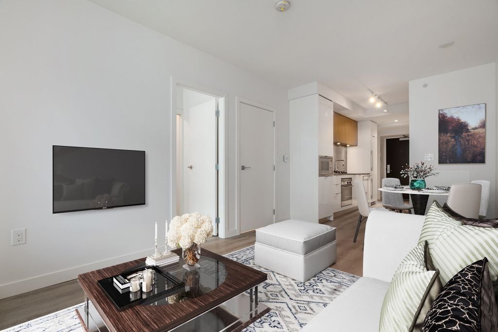 209 E 7th Ave, #607