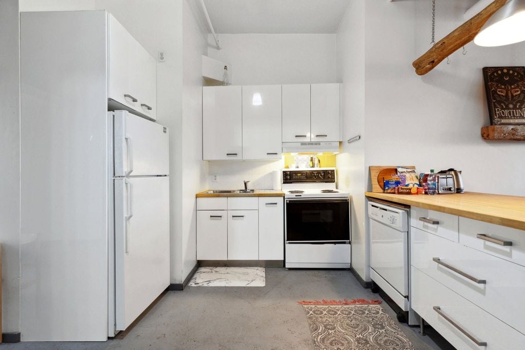 2556 E Hastings St, #314