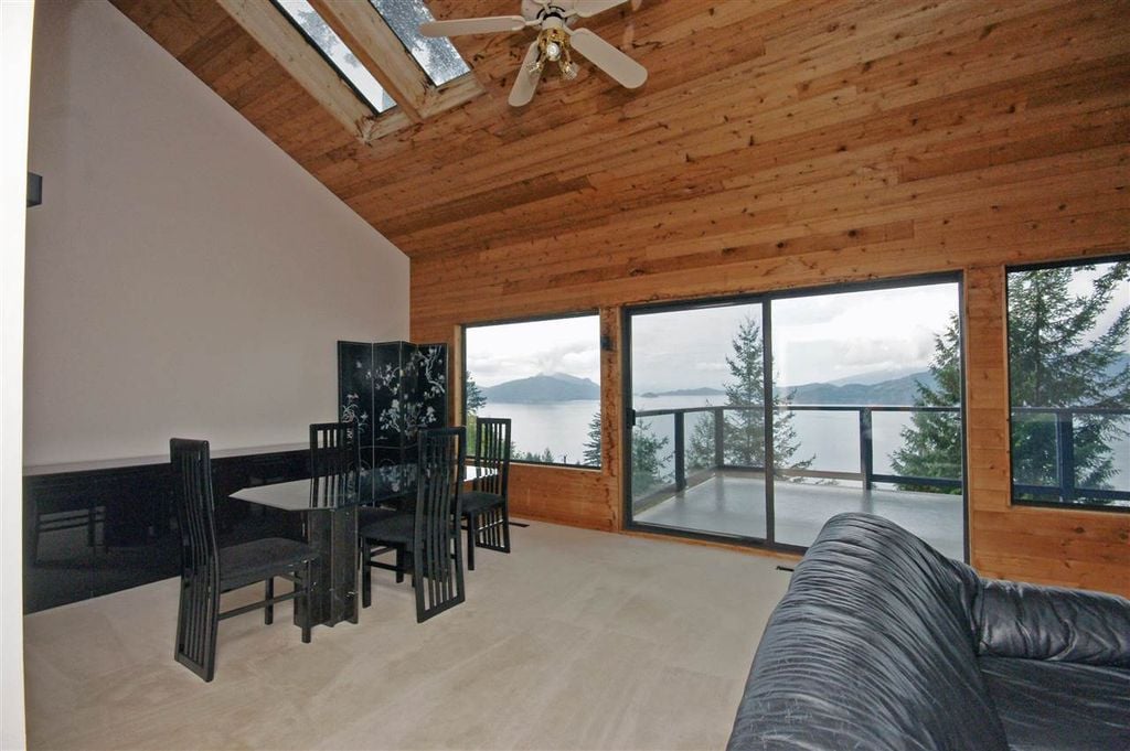 345 Bayview Pl