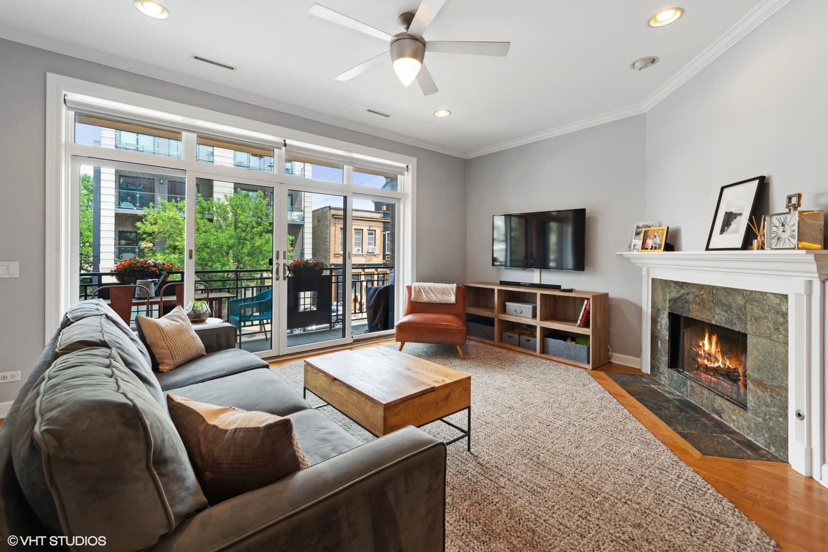 2107 W Belmont 2B