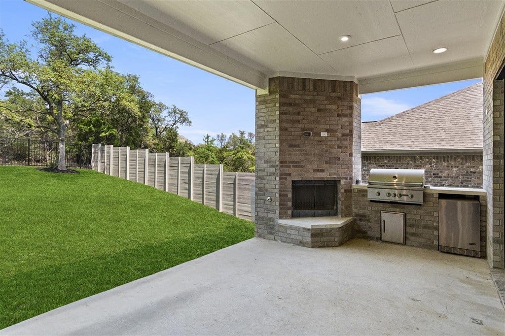 112 Hollytree Ct