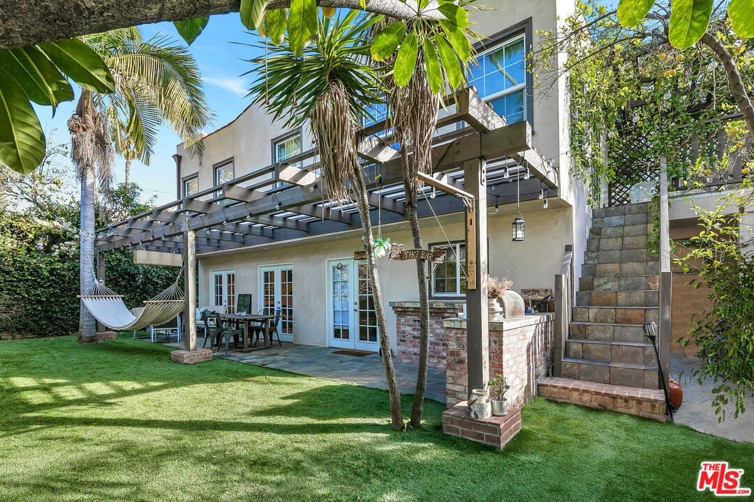 848 N La Jolla Ave