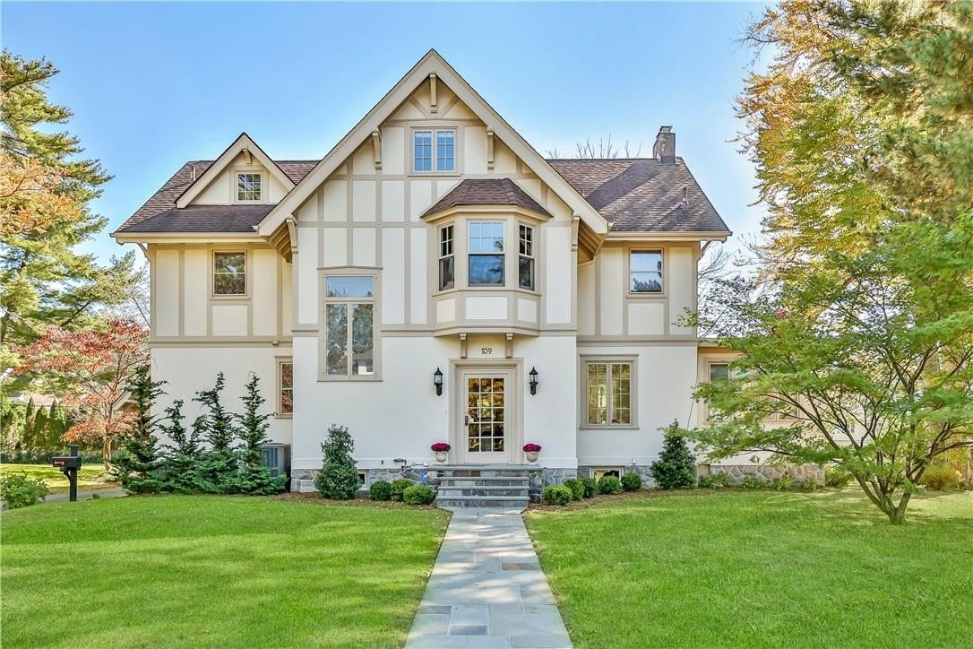 109 Elk Ave