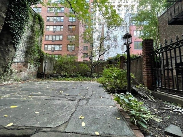 138 East 16th Street, 1B