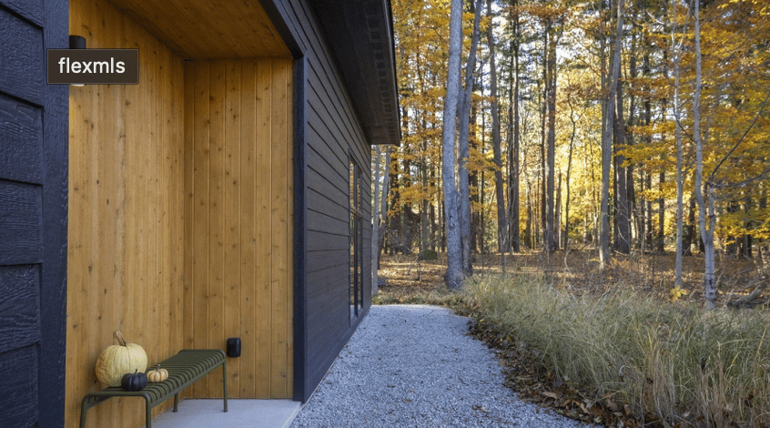 Harbor Country Real Estate: The Chicago Buyer's Guide to Owning a Luxury Vacation Home in Southwest Michigan