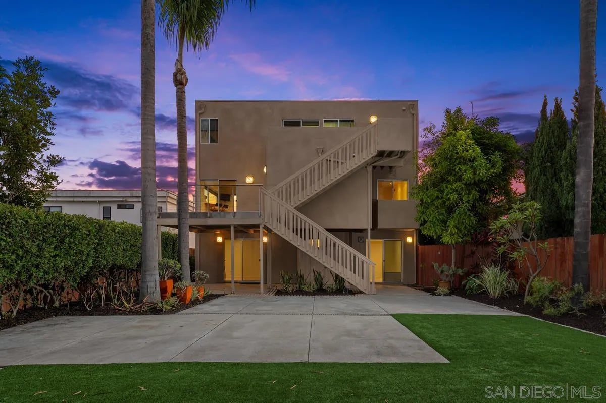 2885 Fallbrook Ln