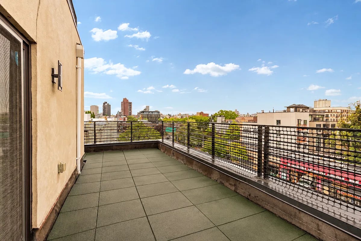 158 Newton Street | 8 Unit Mixed-Use Property