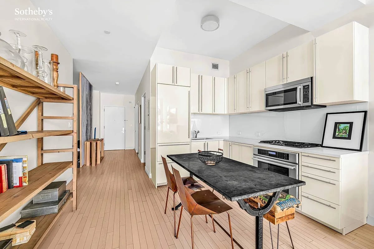 60 W 20th St #4D