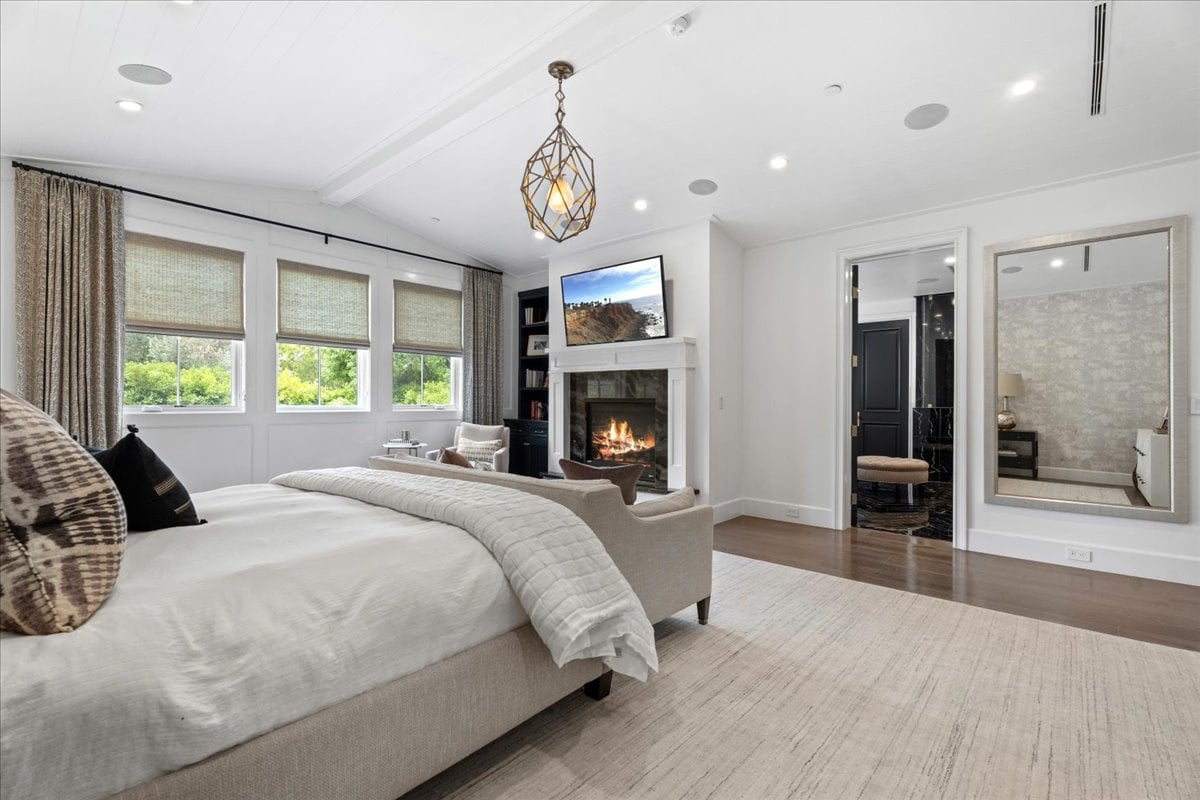 5 ★ 5 En Suite Luxe Stunner in Studio City