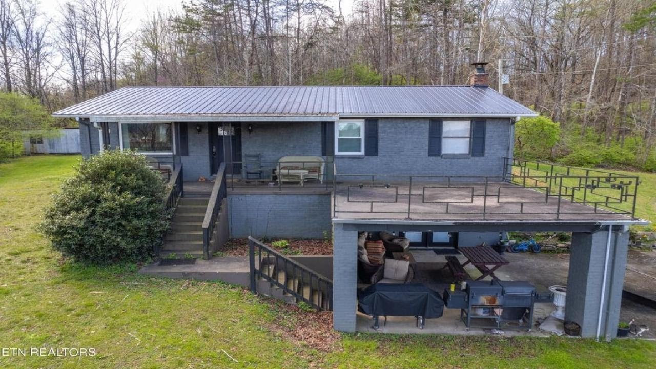 191 Riggs Chapel Rd, Harriman, TN Presented by Angie Cody Real Estate Team