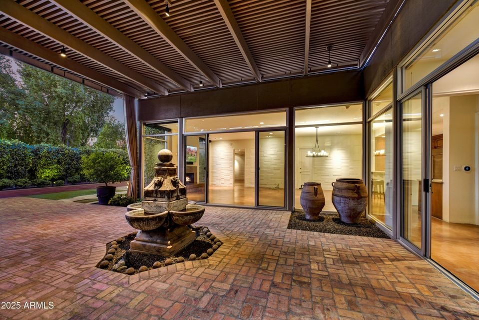 5652 N Scottsdale Rd