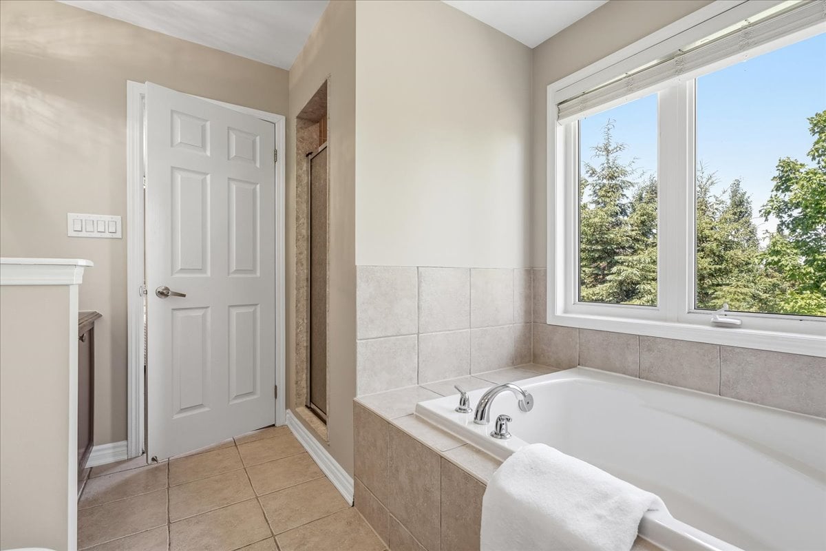 2383 Calloway Dr, Oakville