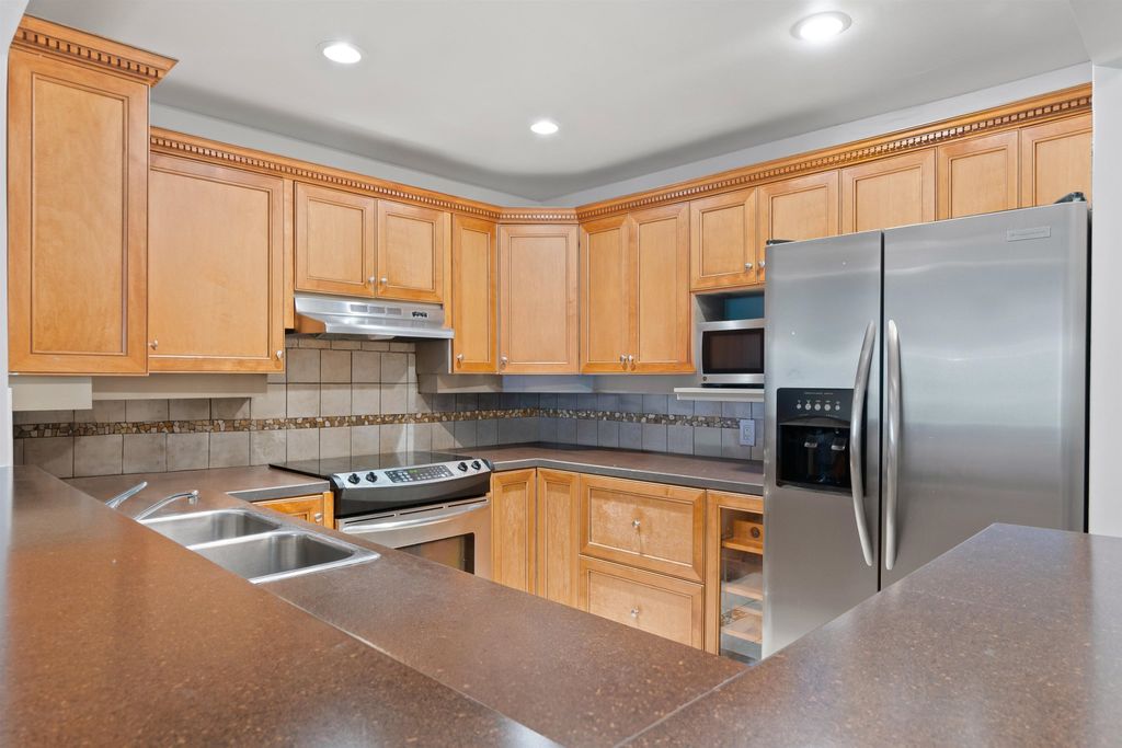 1869 Spyglass Pl, #211