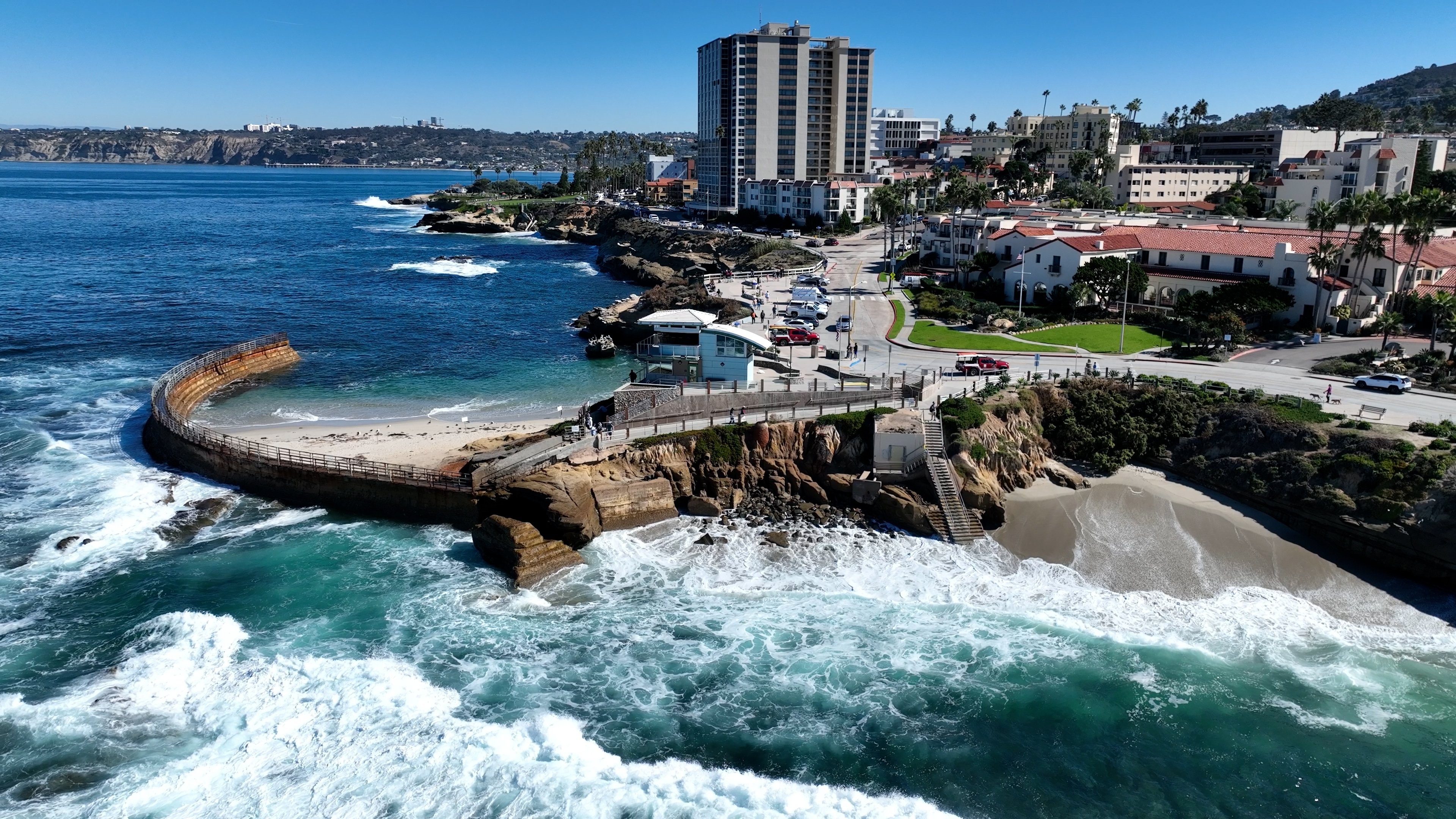 Walkable La Jolla neighborhood setting