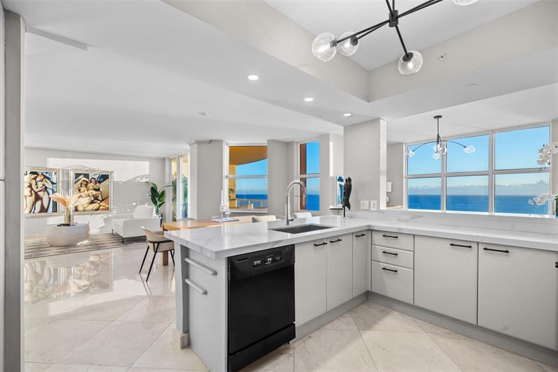 2100 N Ocean Blvd: Unit 18D